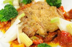 料理メニュー写真&nbsp;地鶏と旬菜のトマト煮込み