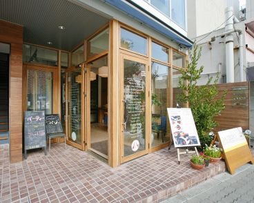 ガゼボ GAZEBO Riverside Grill 洋食 ワインの雰囲気1