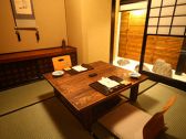 坪庭のついた、風情ある個室。接待ご利用に