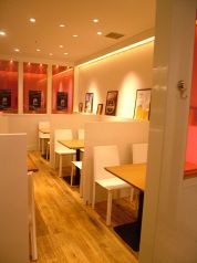 ナゴヤオイスターバー NAGOYA OYSTER BＡR 牡蠣料理の雰囲気1