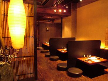 車 宮崎地鶏炭火焼 戎橋店の雰囲気1