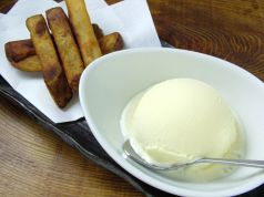 料理メニュー写真 おさつスティックとバニラアイス