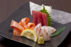 料理メニュー写真&nbsp;中央市場のお刺身三品盛り合わせ