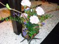 季節に合せ色とりどりのお花も楽しめます