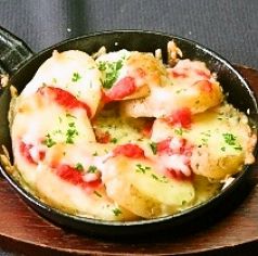 料理メニュー写真 オニオンフライ/チーズ明太じゃがバター