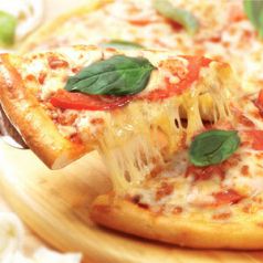 料理メニュー写真&nbsp;生ハムとイタリアンチーズピッツァ