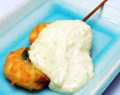 料理メニュー写真 海老とアボカド
