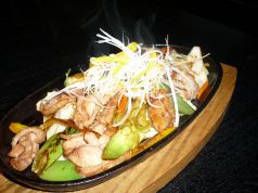 料理メニュー写真&nbsp;馬ホルモンと野菜のにんにく焼き