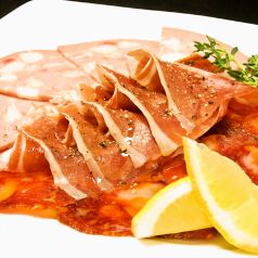 料理メニュー写真&nbsp;タコとジャガイモのサルサヴェルデ/地魚のカルパッチョ/ハムの盛り合わせ/田舎風パテ
