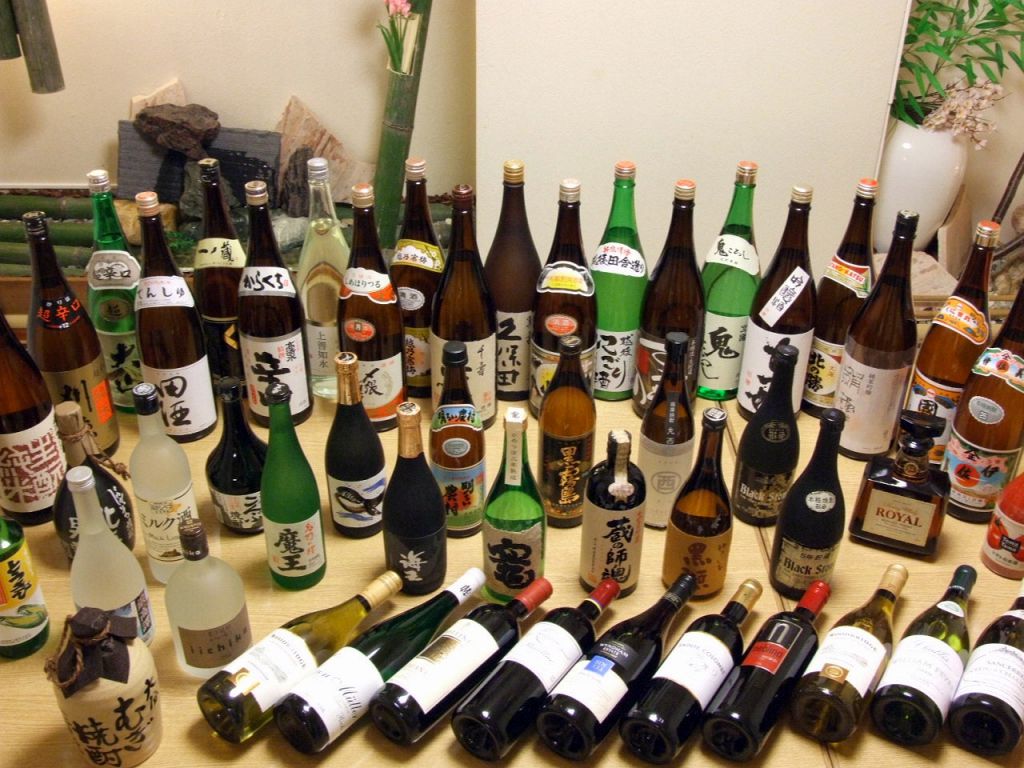 4社7種のビール、世界各国のワイン、北海道や九州の焼酎、厳選の日本酒、各種果実酒等幅広く用意。