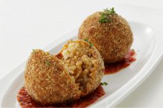 料理メニュー写真&nbsp;モッツァレラチーズの入ったライスコロッケ