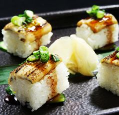 煮穴子の炙り寿司