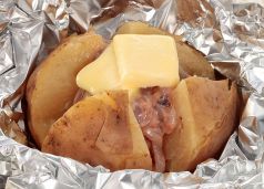 料理メニュー写真&nbsp;じゃがバターの塩辛のせ