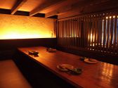 落ち着いた雰囲気の半個室空間