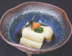料理メニュー写真&nbsp;餅と手造りゴマの豆冨の揚げ出し