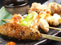 料理メニュー写真 地鶏串盛り合わせ(4本)