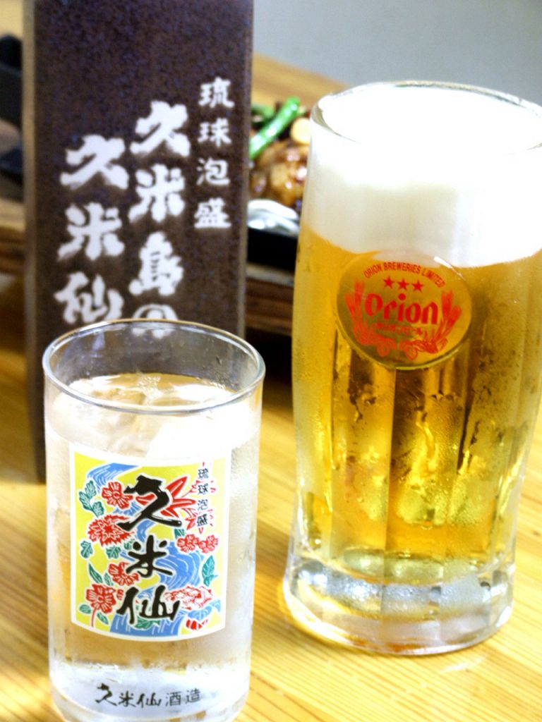 沖縄の夜には、沖縄のウマい酒…。飲み放題にも入っていますよ♪