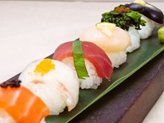 料理メニュー写真&nbsp;彩り手まり寿司〈6カン〉