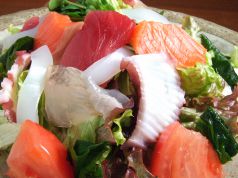 料理メニュー写真 新鮮魚介の海鮮サラダ(和風ドレッシング)