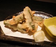 料理メニュー写真&nbsp;サーモンのしそ巻き天婦羅