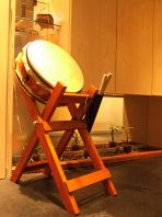 「太鼓の音」がお出迎え