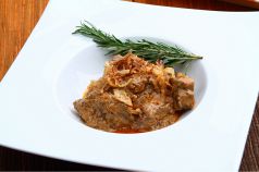 料理メニュー写真&nbsp;牛肉のスパイシーハーブ煮込み パダン風