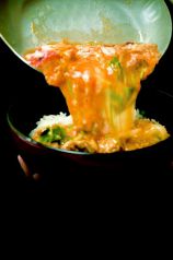 料理メニュー写真 会津地鶏と烏骨鶏玉子の親子丼/烏骨鶏の釜玉うどん(温・冷)/烏骨鶏のそぼろ丼