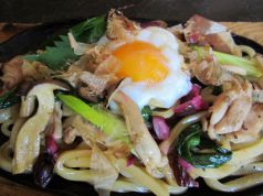 料理メニュー写真 すき焼き風 とりどり焼きうどん