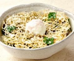 料理メニュー写真 温たまとジャゴじゃがのシーザーサラダ