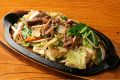 料理メニュー写真&nbsp;牛肉スタミナ鉄板