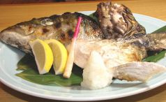 料理メニュー写真 カンパチかぶと塩焼き
