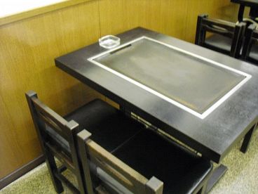衣 きぬ 鉄板処の雰囲気1