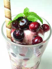 料理メニュー写真&nbsp;いろいろベリーパフェ