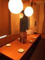 窓際掘りごたつ席・簾で仕切られた席