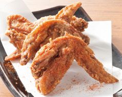 料理メニュー写真&nbsp;■手羽先の唐揚げ【ハマる！ウマ辛！】