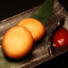 料理メニュー写真&nbsp;・カマンベールチーズもち・パリパリッとり皮餃子・なんこつ唐揚げ