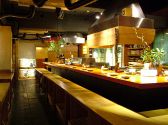 自慢の出汁（だし）の香りが漂うカウンター