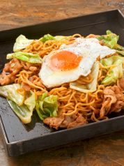 料理メニュー写真 豚カルビ焼そば