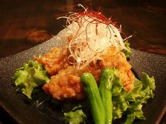 料理メニュー写真 若鶏の唐揚げ~特製ソース~