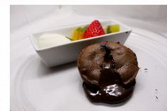 料理メニュー写真 焼きたてガトーショコラ フルーツ&ソルベ添え