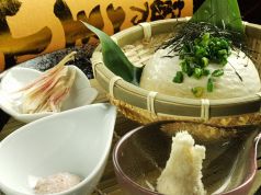 料理メニュー写真 道産大豆のザル豆富・チーズサラミ・塩辛・ホタルイカの沖漬け・もずく酢