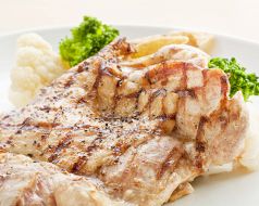 料理メニュー写真 ガリックペッパーチキンステーキ 225g