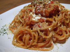 料理メニュー写真 サーモンといろいろ木の子のクリームパスタ/アンチョビとベーコンのペペロンチーノ