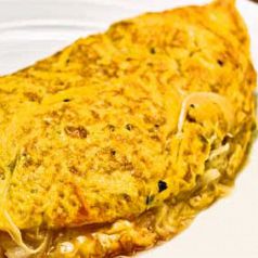 料理メニュー写真&nbsp;自家製味噌キャベツ・ピータン・ビストロポテトチーズ・アジアンオムレツ