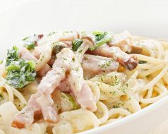 料理メニュー写真 クリームソースパスタ