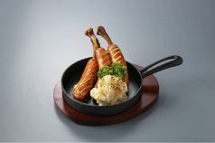 料理メニュー写真 熱々骨付きウインナー