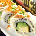 料理メニュー写真&nbsp;こぼれいくらの海鮮巻き寿司（四貫）