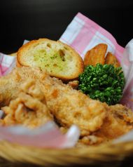 料理メニュー写真&nbsp;[洋]チキンバスケット(フライドチキン、フライドポテト、ガーリックトースト)