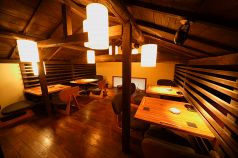 屋根裏部屋の個室は団体様にぴったり♪