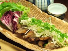 料理メニュー写真 熟成 豚トロ黒こしょう焼き辛味ねぎ添え
